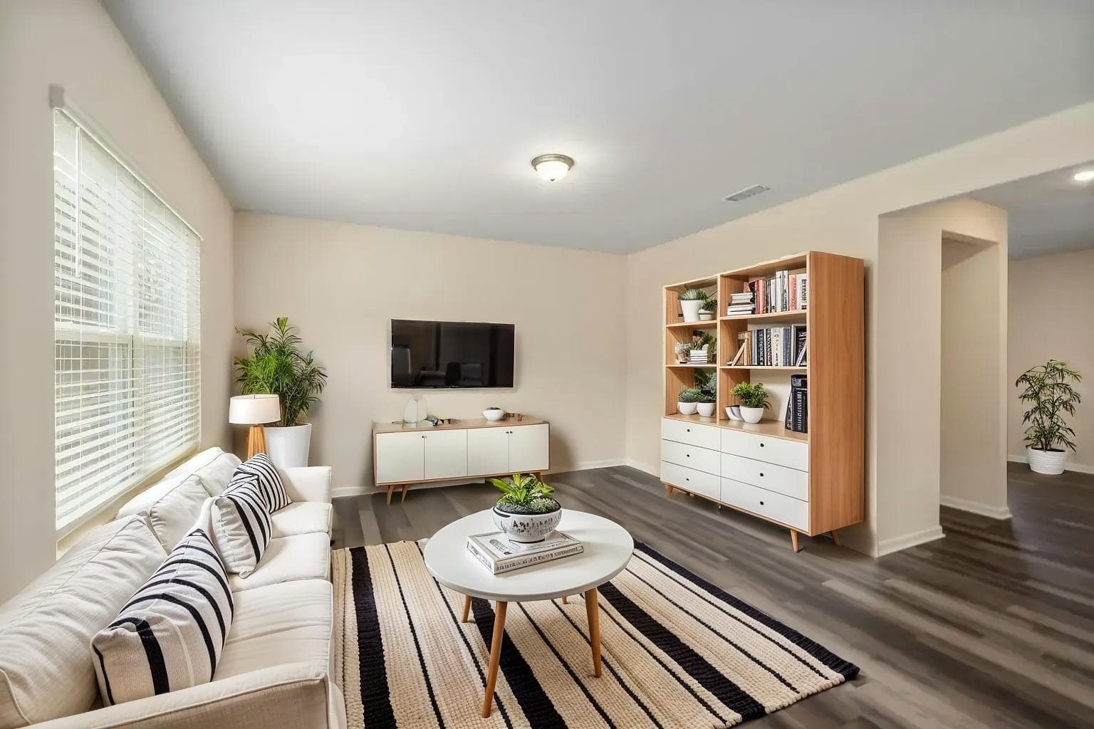 Pros and Cons of Virtual Staging with AI