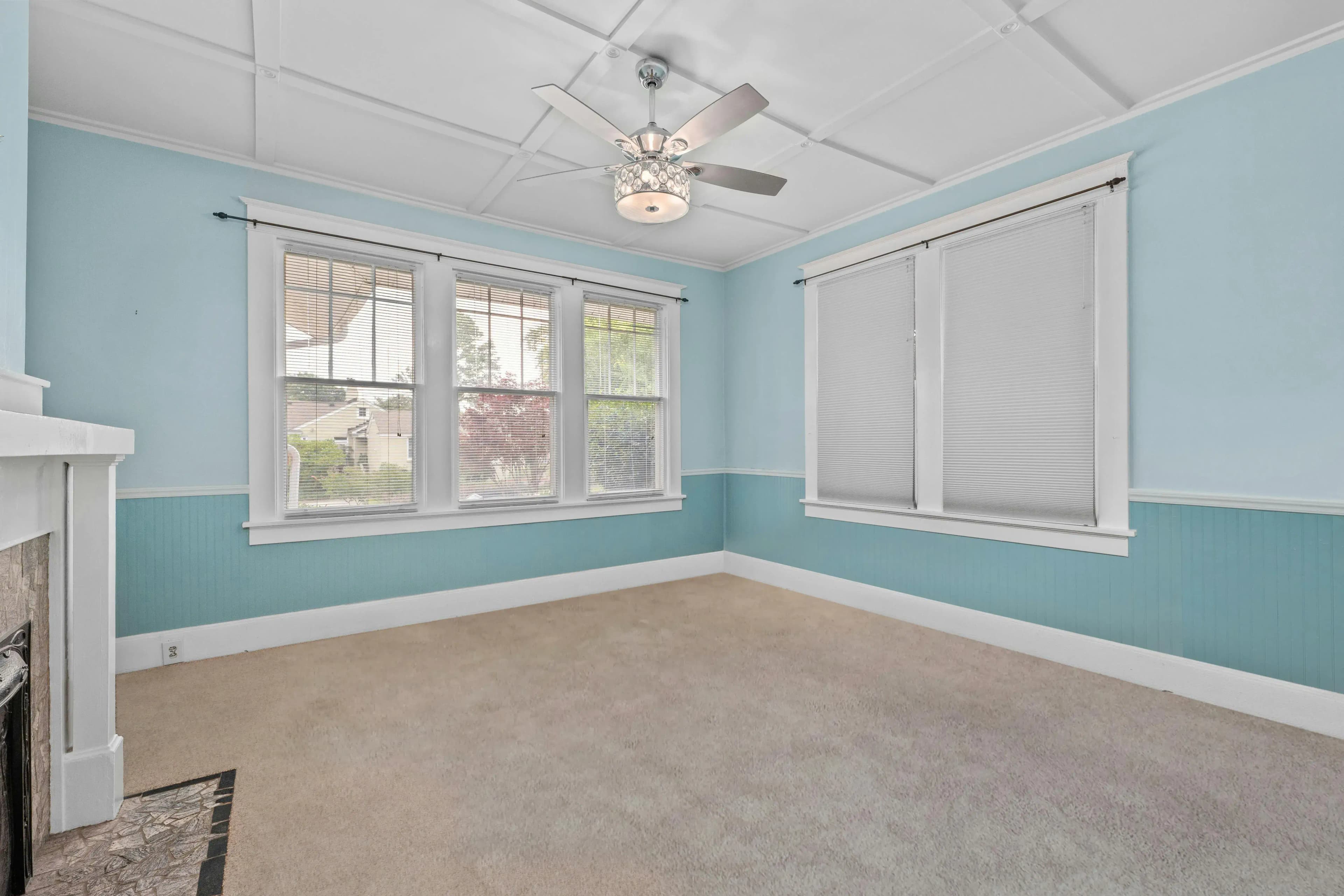 Virtually staged standard home office by Desiome - before